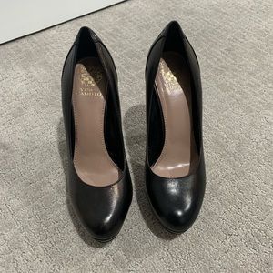 Vince camuto black pumps